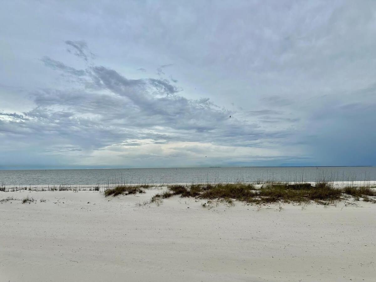 Bare Feet Bungalow -Close To Beach & Dog Friendly Gulfport Exteriör bild