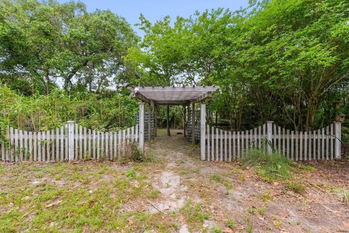 Bare Feet Bungalow -Close To Beach & Dog Friendly Gulfport Exteriör bild